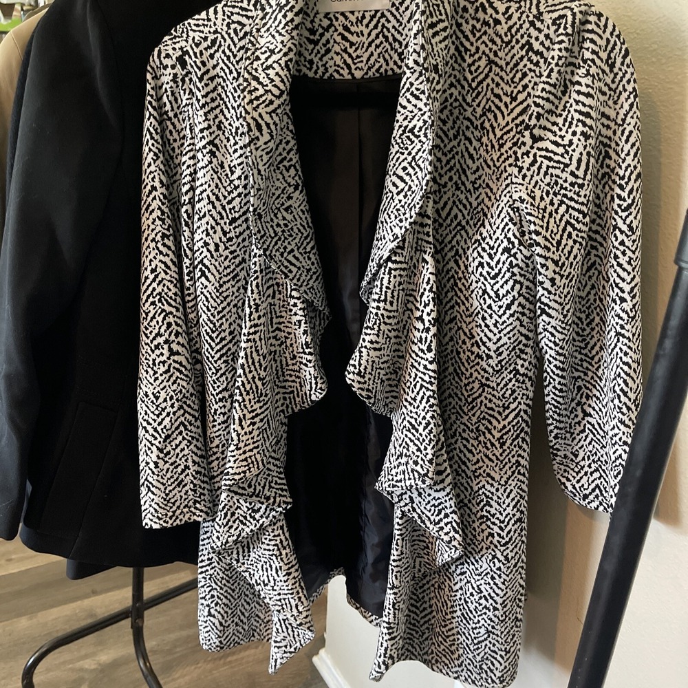 Calvin Klein Black White Loose Ruffle Drape Open Front Womens Jacket Size 4